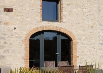Gîte Le Nid des Mésanges avec terrasse ensoleillée en Drôme provençale