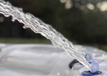 Jacuzzi extérieur en location saisonnière en Drôme provençale